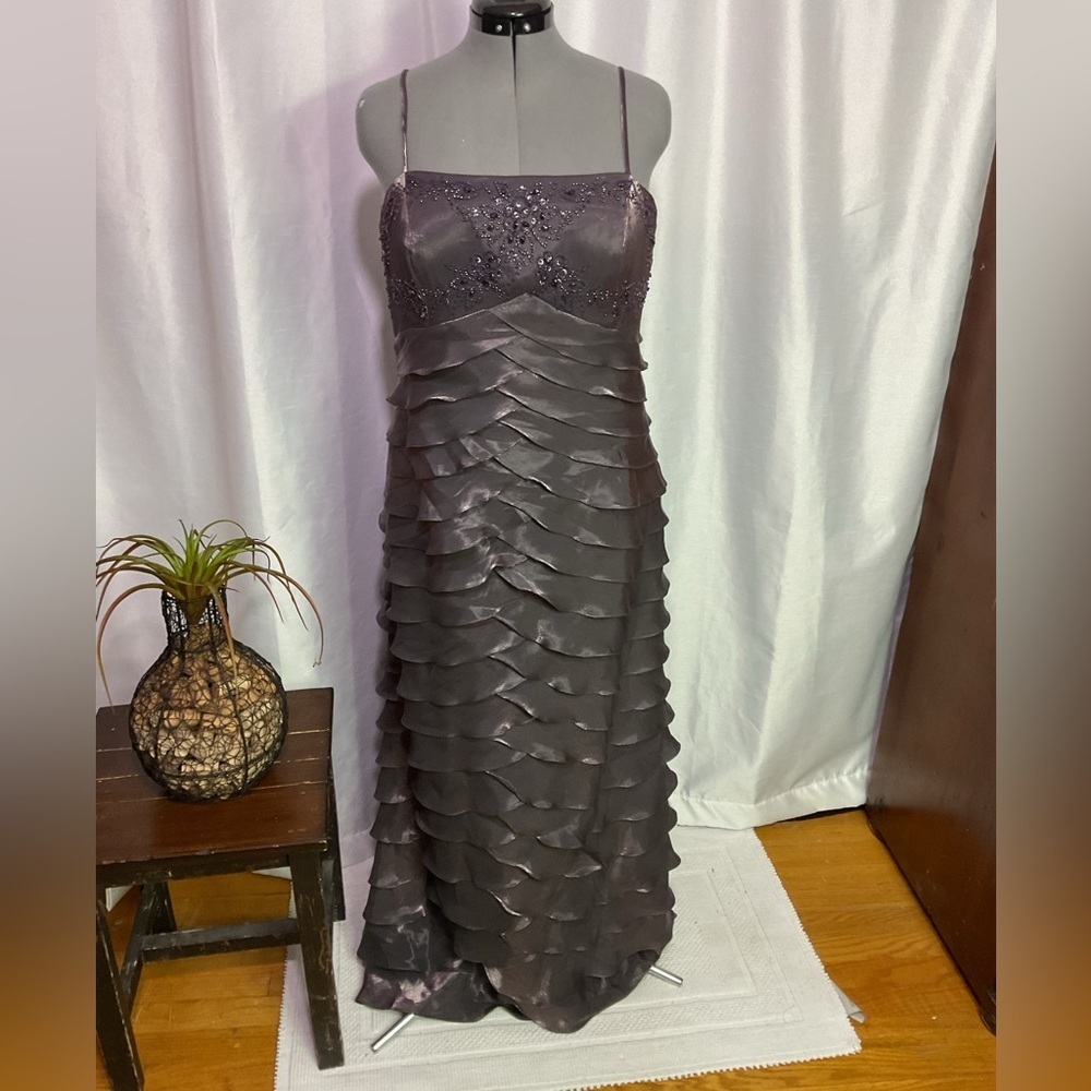Alex Evenings 2pc Tiered Sheath Dress
With Metallic Jacquard Jacket - Picture 5 of 15